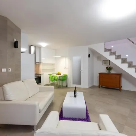 Apartman Mama House *